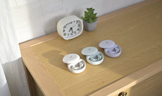 「寝ホン」ってなに？睡眠特化型イヤホンと普通のイヤホンの違いとは？